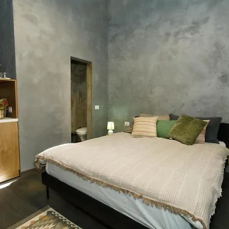 فندق مبيت وإفطار Sa 24 تيرانا