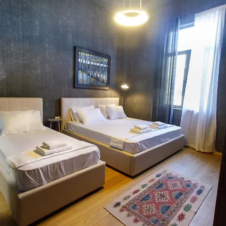 فندق مبيت وإفطار Sa 24 تيرانا