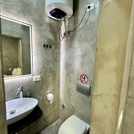 Sa 24 Frühstückspension Tirana