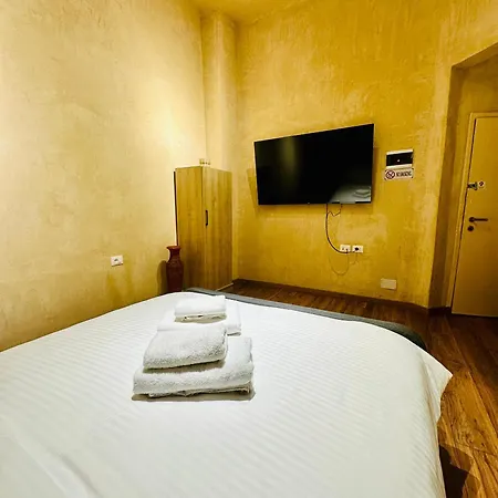 Sa 24 Couette-café Tirana